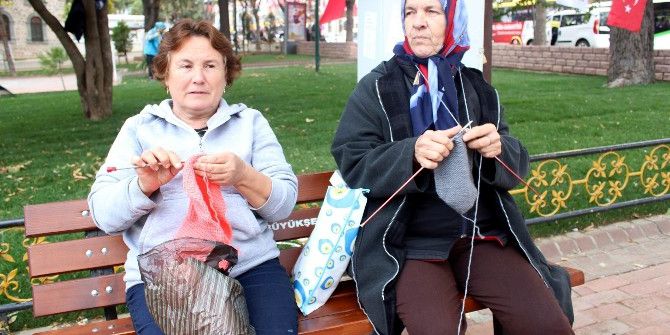 Kadınlar Dayanışmayla Para Kazanıyorlar