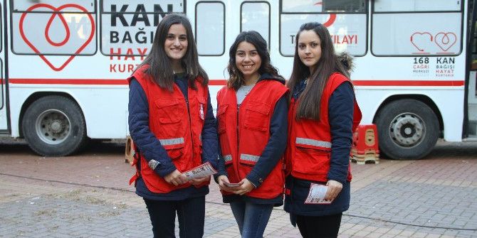 Üniversiteli Öğrencilerden Örnek Davranış