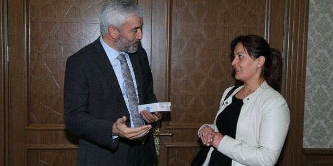 Telefonunu Kayalıklara Düşüren Muhtar Belediyeden İş Makinesi İstedi