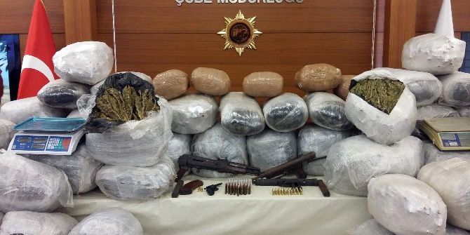 İstanbul’da Uyuşturucu Operasyonu Kamerada