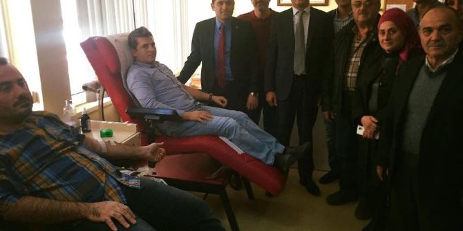 Ak Partililer, Kan Merkezinde Kan Bağışı Yaptı