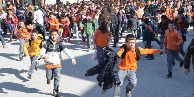 Eskişehir’de Öğrenciler Zorunlu Tatile Çıktı