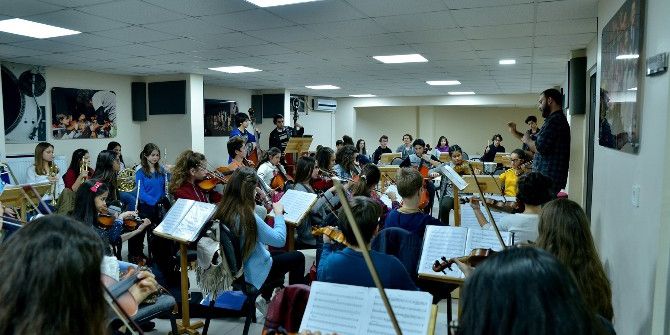 Maestro Sakpınar’dan Çocuk Senfoniye Ziyaret