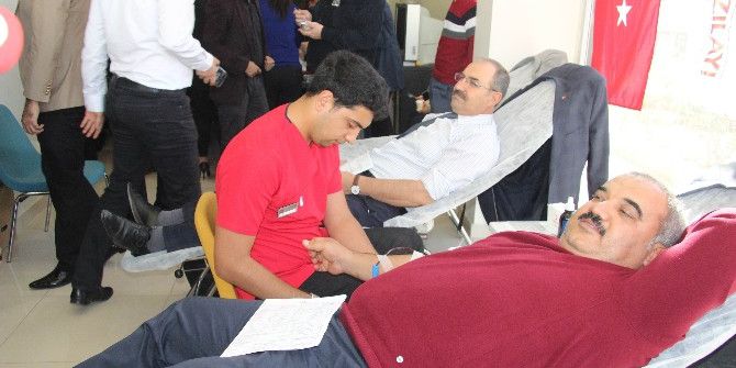 Ak Partililer Kan Bağışında Bulundu
