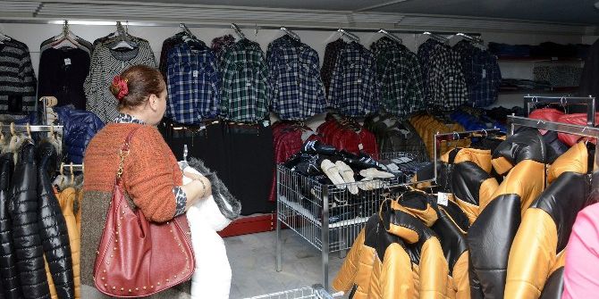 Dosteli Market Muhtaçlara Yardım Elini Uzatıyor