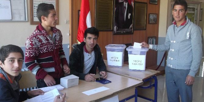 Varto İmam Hatip Anadolu Lisesinde Başkanlık Seçimi