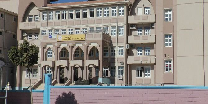 Öğrenciler Arasında Bıçaklı Kavga: 3 Yaralı