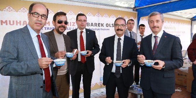 Tahmazoğlu Gaün’de Aşure Dağıttı