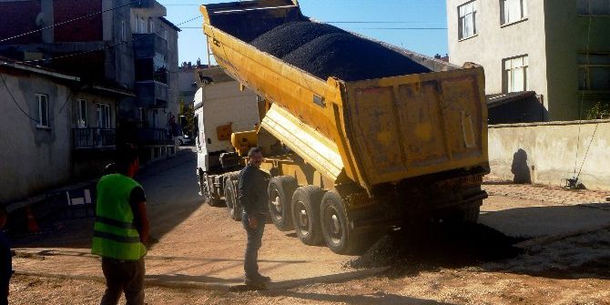 Bilecik Belediyesi Yol Yapım Çalışmalarını Sürdürüyor