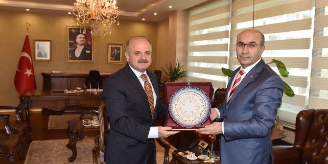 Adana Valisi Demirtaş, Mersin’de Vali Çakacak İle Buluştu