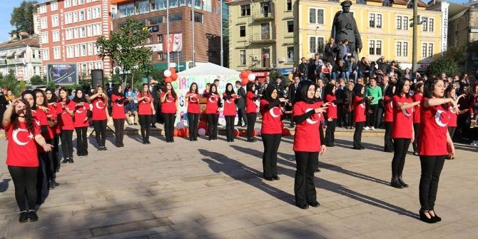 Giresun’da Öğrenciler İşaret Diliyle 15 Temmuz Marşı Okudular