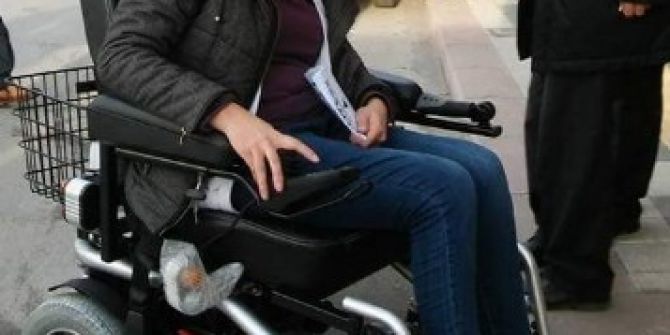 Akülü Tekerlekli Arabası Çalınan Engelli Kadın Yeni Aracına Kavuştu