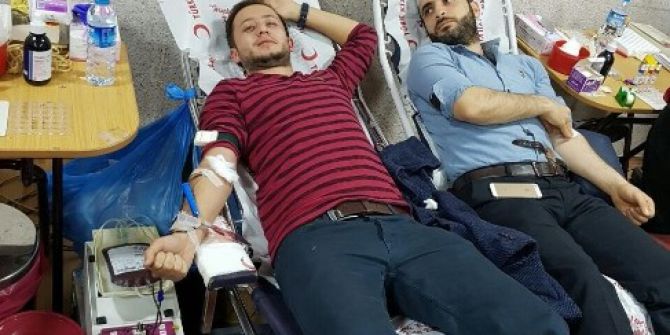 Ak Gençlerden Örnek Davranış