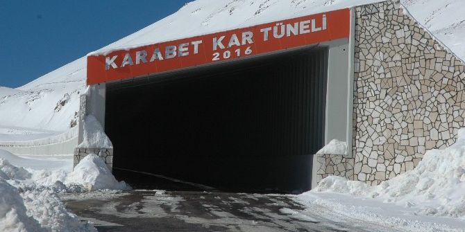 Bahçesaray Kar Tüneliyle Dünyaya Bağlandı