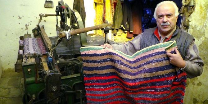 107 Yıllık Kilim Dokuma Makinesiyle Mesleğini Yaşatmaya Çalıyor