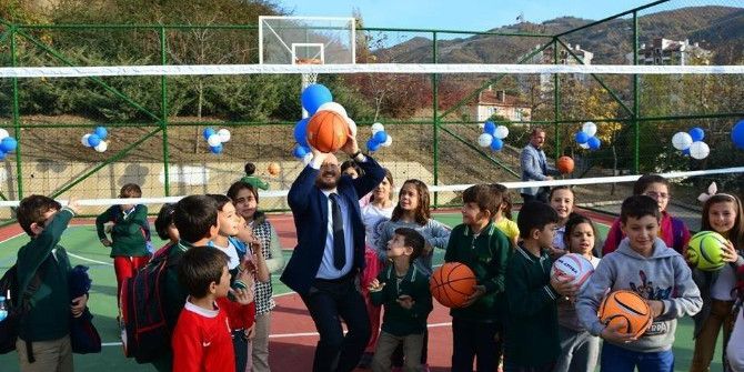 Niksar’da Yapımı Tamamlanan Spor Alanları Açıldı