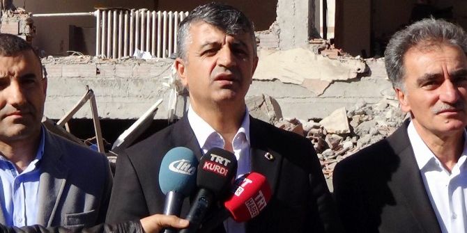 Yurt-sav Patlamanın Olduğu Yere Karanfil Bıraktı