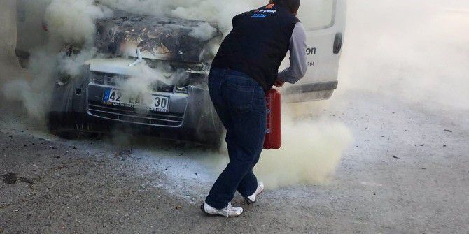 Manavgat’ta Seyir Halindeki Araç Alev Aldı