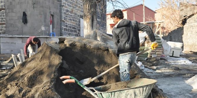 Kars’ın Soğuğu İnşaat İşçilerini Vurdu