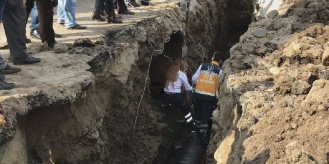 Kanalda Çalışırken Yol Üzerine Çöken İşçi Yaralandı