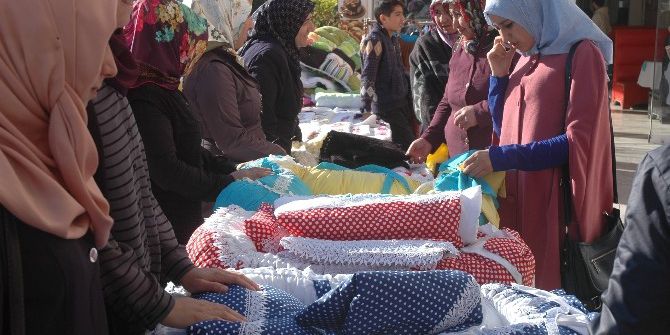 Kadınlardan El Emeği Göz Nuru Sergisi