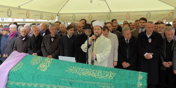 Eski Bakan Mehmet Ağar Gelinini Gözyaşlarıyla Uğurladı