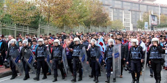 Trabzonsporlu Taraftarlar Vodafone Arena’ya Gelmeye Başladı