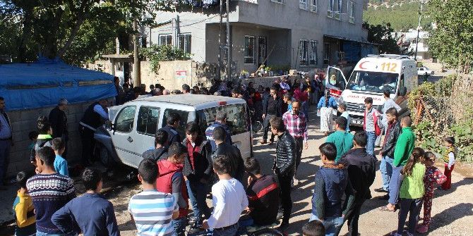 14 Yaşındaki Sürücü Ailesinden İzinsiz Aldığı Araçla Kaza Yaptı: 4 Yaralı