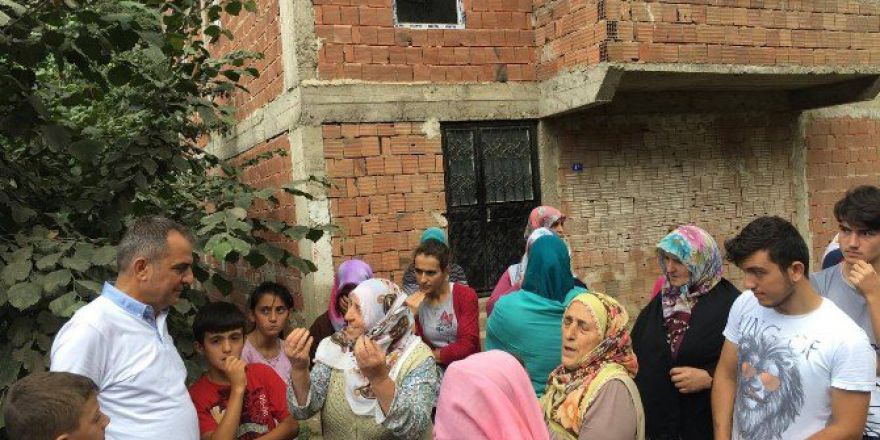 İkisu Grup Yolu’nu Ulaşıma Kapatan Kadın Ve Çocuklara Başkan Sağıroğlu’ndan İkna Çabası