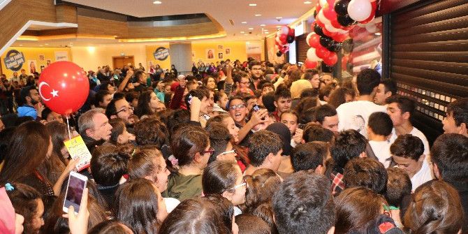 Mağaza Açılışında Pascal Nouma İzdihamı