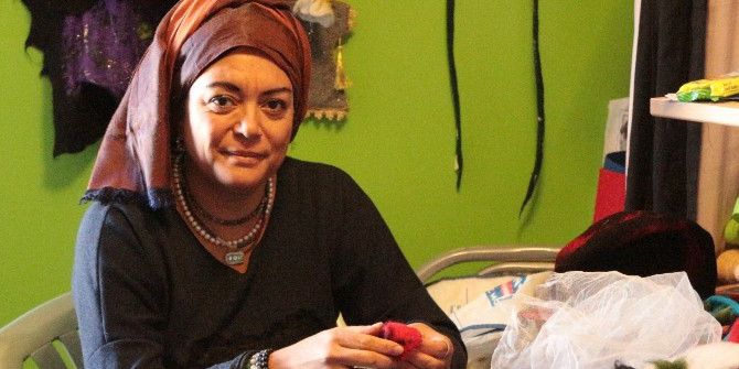 Keçeyi Küçük Atölyesinde Sanata Dönüştürüyor