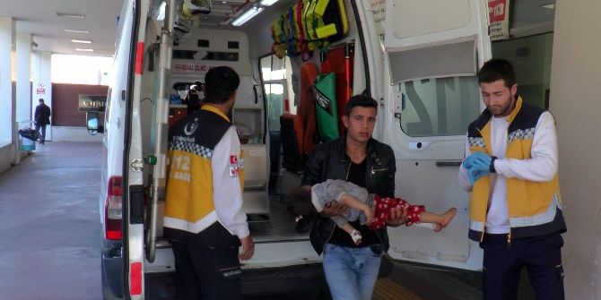 Üzerine Mutfak Rafı Devrilen Çocuk Yaralandı