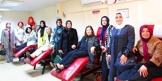 Ak Partili Kadınlardan Kan Bağışı