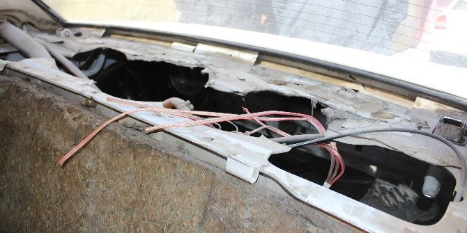 Park Halindeki Otomobilin Müzik Seti Çalındı