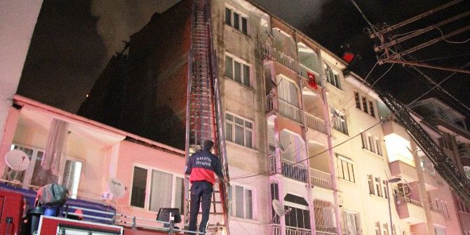 Çatı Yangını Güçlükle Söndürülebildi