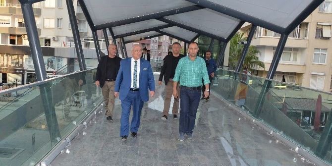 Mersin’de Üst Geçitlere Yürüyen Merdiven