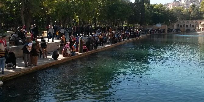 Güneşi Fırsat Bilenler Balıklıgöl’e Akın Etti