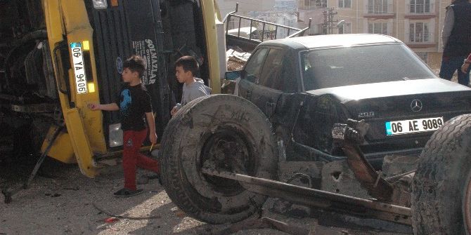 Ankara’da Freni Patlayan Nakliye Kamyonu Devrildi