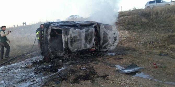 Tarlaya Devrilen Otomobil Alev Alev Yandı