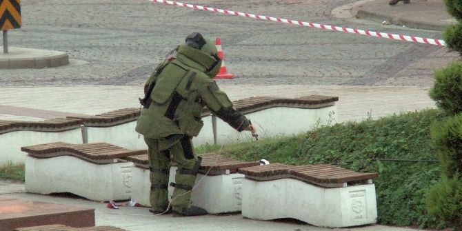 Orduevi Yakınındaki Şüpheli Paket Fünye İle Patlatıldı