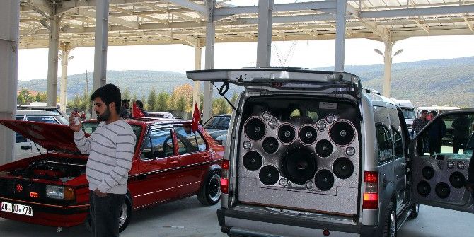 Araç 10, İçindeki Ses Sistemi 38 Bin Tl