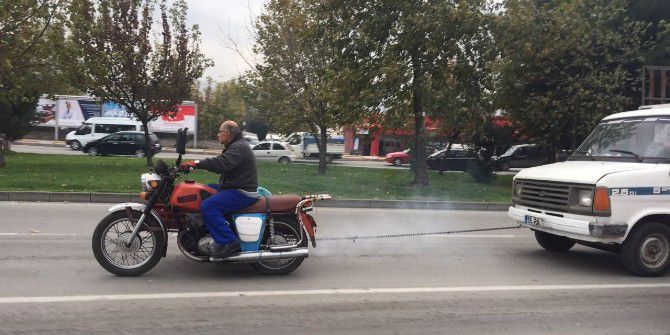 Motosiklet İle Kamyoneti Çekti