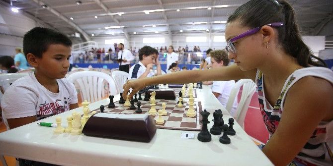 Karşıyaka’da, Atatürk Anısına Satranç Turnuvası