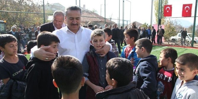 Bostandere Ve İncesu Mahallesine Sentetik Çim Saha