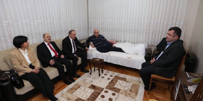 Bakan Özlü’den Taziye Ve Başsağlığı Ziyareti