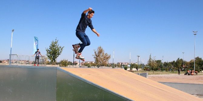 Beyşehir’de Kurulan Skate Park, Gençlerin Gözde Adresi Oldu