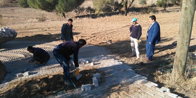 Köprübaşı’nda Mezarlık Yolları Yenileniyor