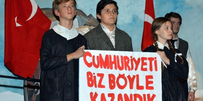 Bahçeşehir Anadolu Lisesi Öğrencileri Ata’sını Andı