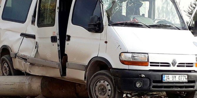 Gebze’de Kamyonet İle Servis Aracı Çarpıştı: 5 Yaralı