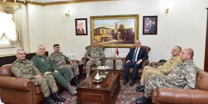 Genelkurmay Başkanı Akar, Şanlıurfa Sınırında İncelemede Bulundu